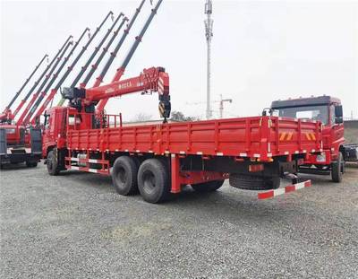 東風12噸宏昌天馬與東風暢行12噸徐工隨車吊 專業清障與起重解決方案